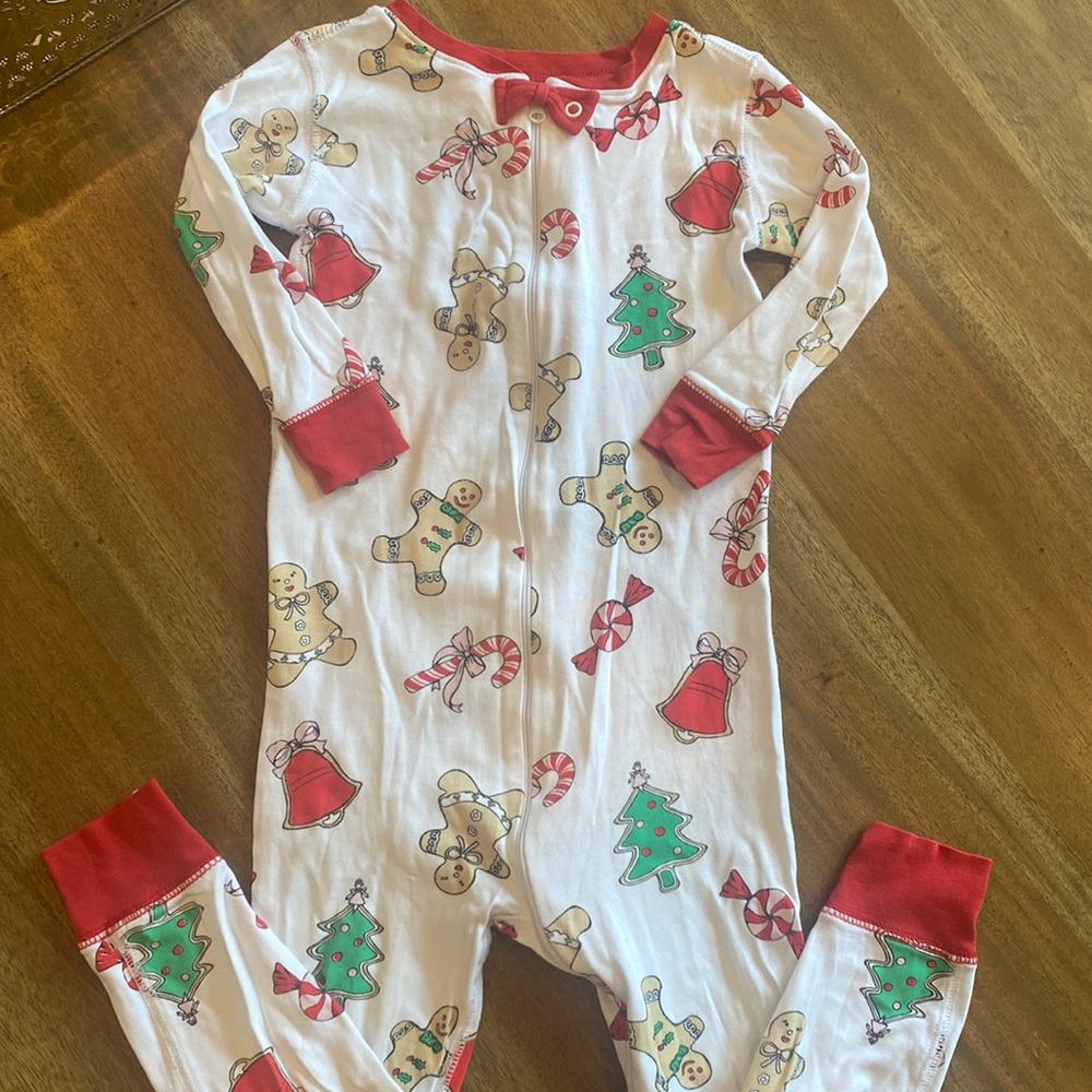TBBC Christmas onesie pajamas VGUC- not dried